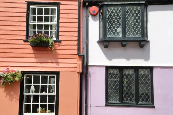 HASTINGS, Reino Unido: Calle de Todos los Santos en Hastings Casco antiguo con casas coloridas — Foto de Stock