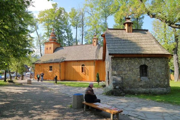 ZAKOPANE, POLAND - SEPTEMBER 19, 2014: Wooden church of Czestochowa (Zakopane, Tatras Mountains) — Stock Photo, Image