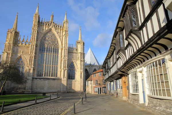 YORK, ENGLAND: The Minster and St William's college — Stock Photo, Image