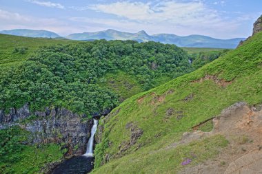 Trotternish Yarımadası, Isle of Skye, Highlands, İskoçya, İngiltere'de Lealt düşüyor