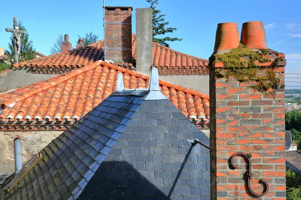 Roofs of traditional houses in Pouzauges, Vendee, France — Stock Photo, Image