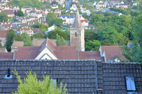 Vista della città dal quartiere Tory con il campanile della Holy Trinity Church a Bradford su Avon, Regno Unito — Foto Stock