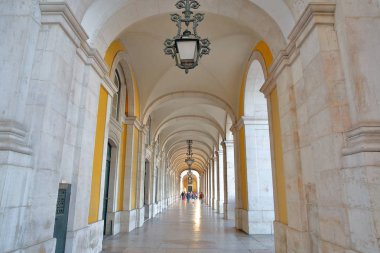 Arcades adlı Comercio Meydanı Baixa Mahallesi'nde, Lisbon, Portekiz