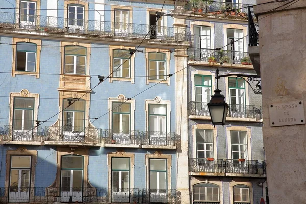 Fachadas Coloridas Com Varandas Ferro Forjado Bairro Alfama Lisboa Portugal — Fotografia de Stock