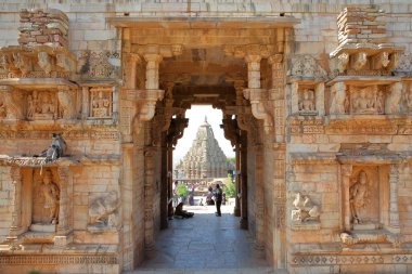 Chittorgarh, Rajasthan, Hindistan - 12 Aralık 2017: Mahasati kapı Chittorgarh Samideshwar Hindu tapınağı içinde belgili tanımlık geçmiş ile fort (Garh) içinde yer alan