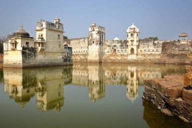 Chittorgarh, Rajasthan, Hindistan fort (Garh) içinde yer alan Padmini'nın Sarayı yansımaları