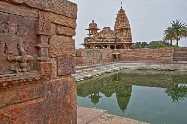 Temple Hindou Avec Des Reflets Sur Bassin Bijolia Rajasthan Inde — Photo