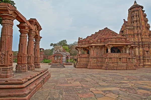 Hinduiska Tempel Menal Rajasthan Indien Med Sniderier Förgrunden Menal Ligger — Stockfoto