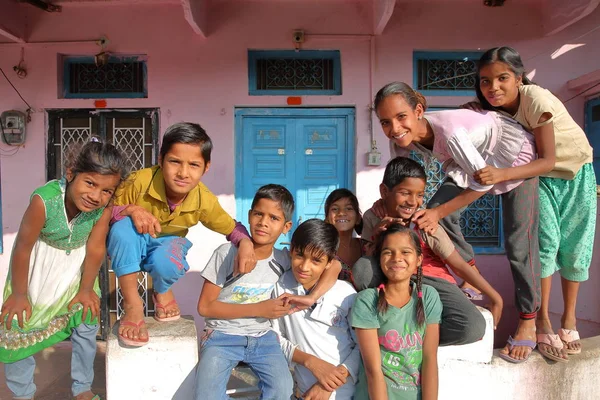 Chittorgarh Rajasthan India Декабря 2017 Живые Приветливые Дети Позируют Перед — стоковое фото