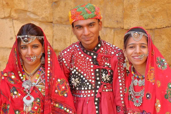 Jaisalmer 2017 남자와 여자의 전통적으로 화려한 — 스톡 사진