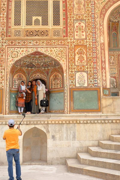 Jaipur Rajasthan India December 2017 Indian Tourists Taking Family Pictures — 图库照片