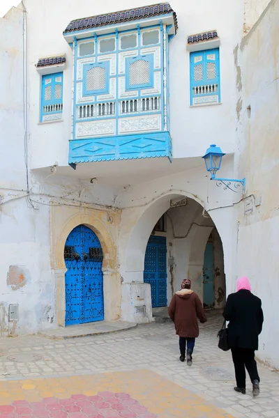 Típica Calle Empedrada Estrecha Dentro Medina Histórica Kairuán Túnez Con —  Fotos de Stock