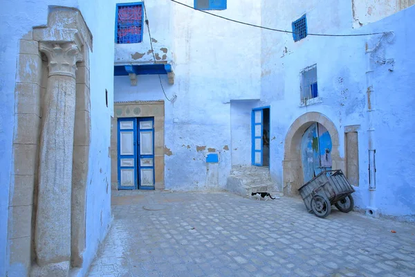 Típica Calle Empedrada Estrecha Dentro Medina Histórica Kairuán Túnez Con —  Fotos de Stock