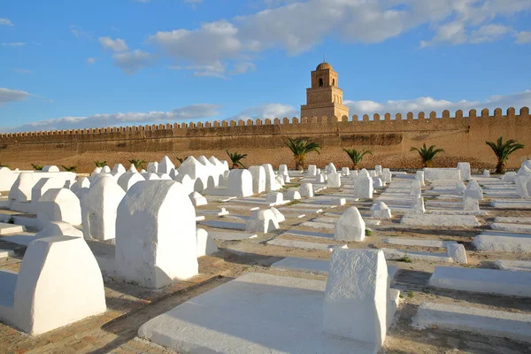 Gran Mezquita Kairuán Túnez Vista Desde Fuera Las Murallas Con —  Fotos de Stock