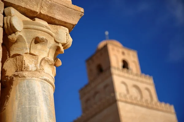 Närbild Kolumn Gården Till Den Stora Moskén Kairouan Tunisien Med — Stockfoto