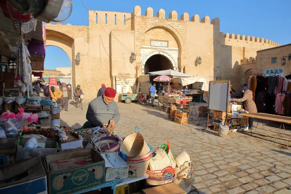 Kairouan Túnez Diciembre 2019 Animada Calle Principal Dentro Medina Kairuán —  Fotos de Stock