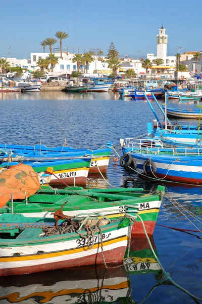 Mahdia Tunisien December 2019 Fiskehamnen Med Färgglada Fiskebåtar Och Staden — Stockfoto