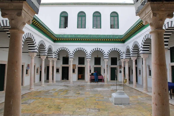 Tunis Tunísia Dezembro 2019 Pátio Interno Slimania Medersa Dentro Medina — Fotografia de Stock