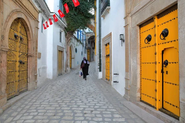 Typische Geplaveide Smalle Straat Dar Jeld Straat Met Kleurrijke Deuren — Stockfoto