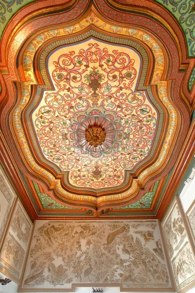 チュニジアのチュニス 2020年1月2日 バルド美術館内の印象的な華やかな天井 — ストック写真