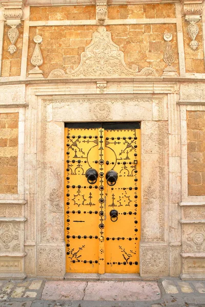 Традиційні Пишні Дерев Яні Двері Медині Тунісу Туніс Традиційними Стукачами — стокове фото
