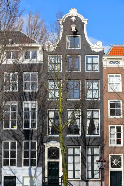 Close Van Kleurrijke Erfgoedgebouwen Met Geveldaken Gelegen Aan Keizersgracht Amsterdam — Stockfoto