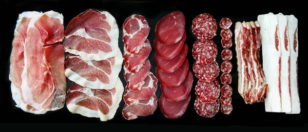 Carne en rodajas, salchichas y axunge —  Fotos de Stock