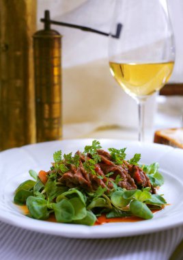 carpaccio ile beyaz şarap