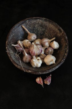 rustik kase kuru sarımsak