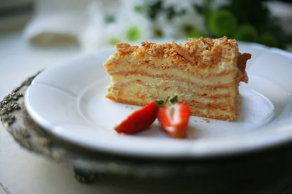 新鮮な蜂蜜ケーキ — ストック写真