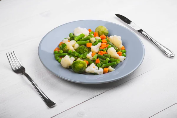 Deliciosa mezcla de verduras en el plato. Vista desde arriba . — Foto de Stock