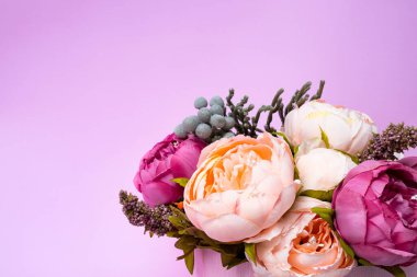 Büyük şakayıkları olan güzel narin bir arka plan. Boşluğu kopyala.