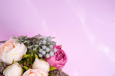 Büyük şakayıkları olan güzel narin bir arka plan. Boşluğu kopyala.