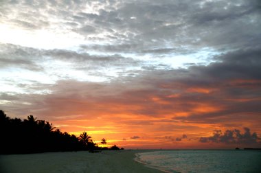 Maldivler 'de gün batımı, Ari Atoll