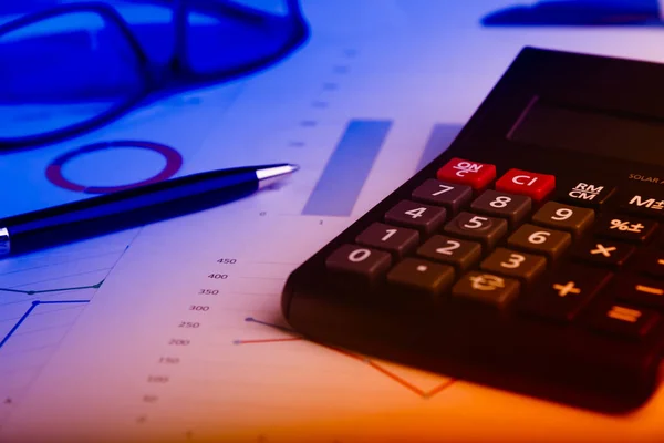 Bedrijfs Financiële Concept Calculator Grafiek Document Pen Grafiek Tafel — Stockfoto