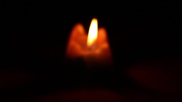 Candle burn focus blur — Stock Video