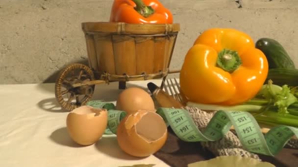 Peper, komkommer, Groenen, sla, Centimeter, gezond eten — Stockvideo