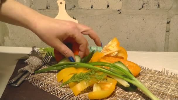 Biber, salatalık, yeşillik, marul, santimetre, sağlıklı beslenme — Stok video