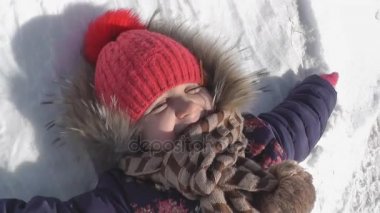 kar, kar Her Palms gelen darbeler üfleme çocuktur