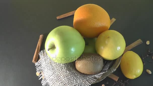 Placa hermosa fruta, comida saludable — Vídeos de Stock