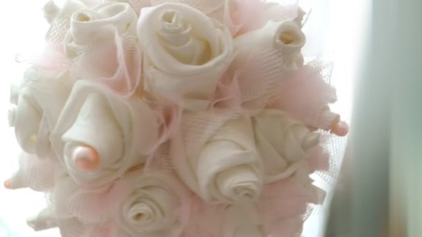 Розовые и белые свадебные цветы — стоковое видео