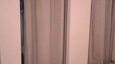 Kızların soyunma odası Meerut giysiler giysiler içinde