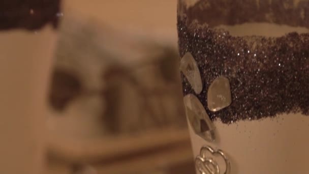 Весільні Окуляри Ручної Роботи Білого Столу — стокове відео