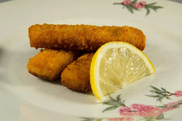 Pedaços de batatas fritas peixe — Fotografia de Stock