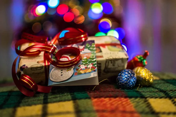 Present with chocolate — Stock Photo, Image