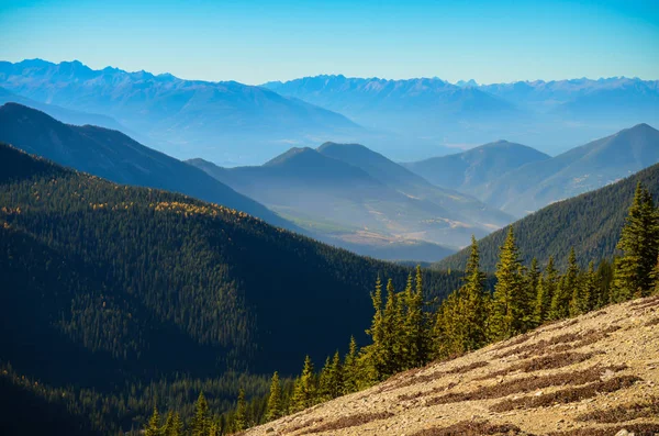 Randonnée pédestre du col Pedley près d'Invermere BC en automne — Photo