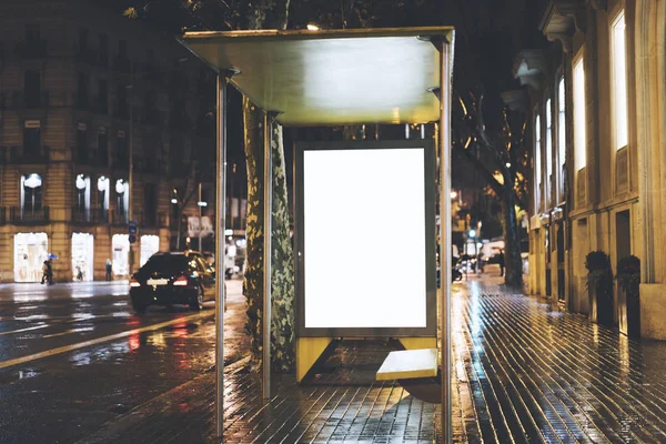 Prázdné billboard na autobusové zastávce — Stock fotografie