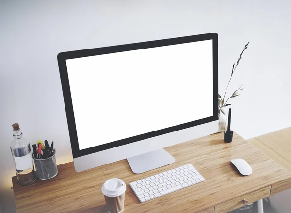 Modern computer with blank screen — Stock Photo, Image