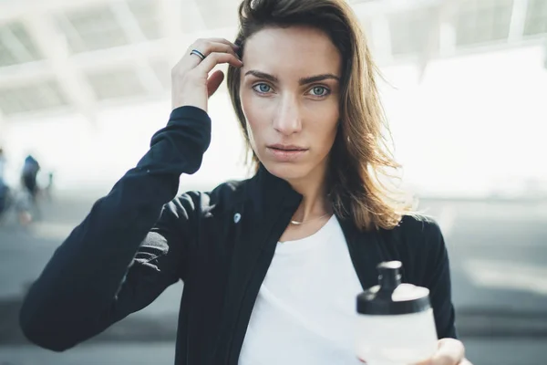 Young beautiful fitness woman — Stock Photo, Image