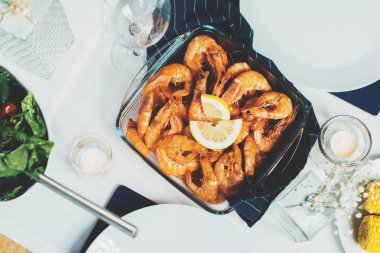 lezzetli karides ile çanak